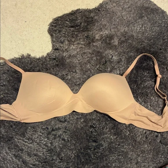 Victoria's Secret Nude Bra - Picture 2 of 3